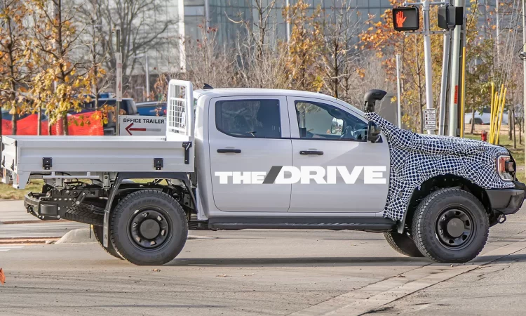 Ford Ranger Super Duty impressiona com quase 2 toneladas de carga útil mas preço elevado assusta