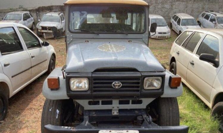 Leilão no Paraná oferece veículos clássicos e motos