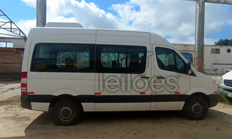 Prefeitura realiza leilão online de veículos, ônibus e equipamentos no fim de junho