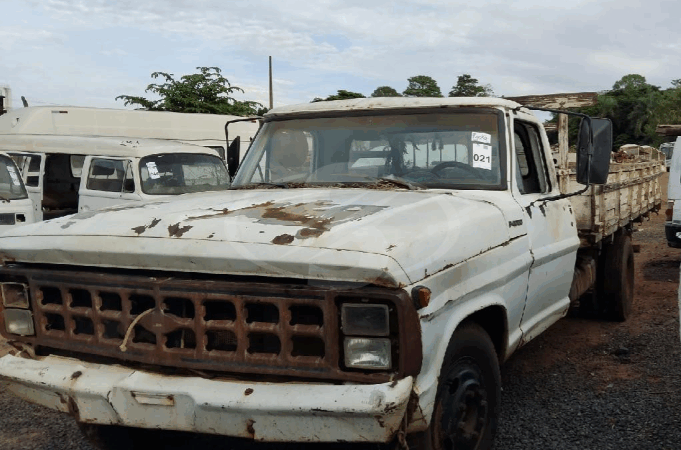 Caminhão Ford F 14000 com lance inicial de R$ 8 mil e Micro Trator por R$ 1 mil Assim Como Mercedes Benz LK 1113 por R$ 7 mil , entre outras ótimas oportunidades de investimento e renda extra em leilão