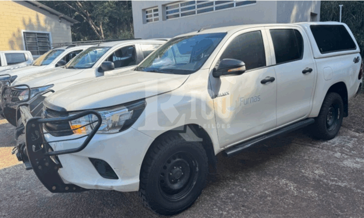 Leilão da Eletrobras tem 14 caminhonetes Toyota Hilux, L200 Triton e GM S10