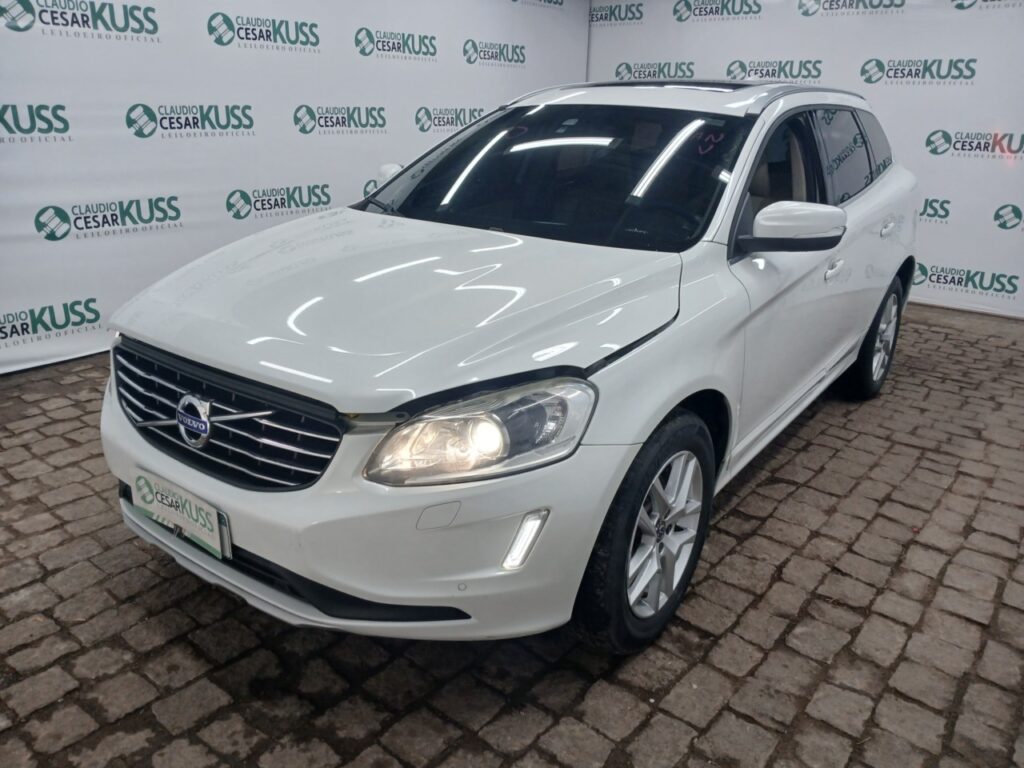 VOLVO XC60 2.0 T5 MOM