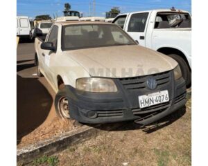 Leilão de veículos de prefeitura co 186 lotes tem picapes e carro popula