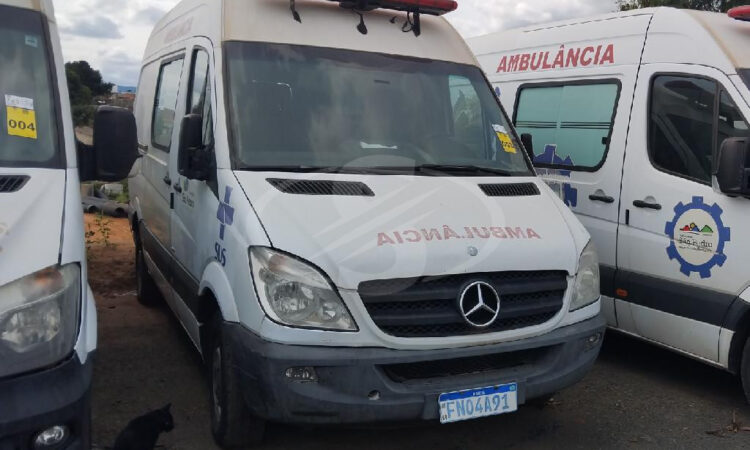 Leilão de Prefeitura tem caminhões Mercedes Benz, Sprinter e Tratores a