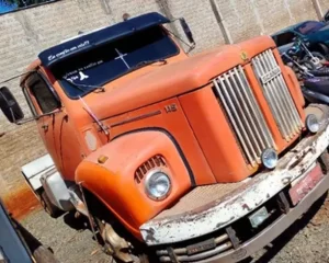 Leilão da PRF tem 21 Caminhões e Reboque