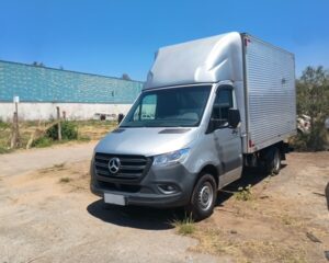 Leilão do Banco Mercedes Benz tem caminhão, Vans e Mini Escavadeira
