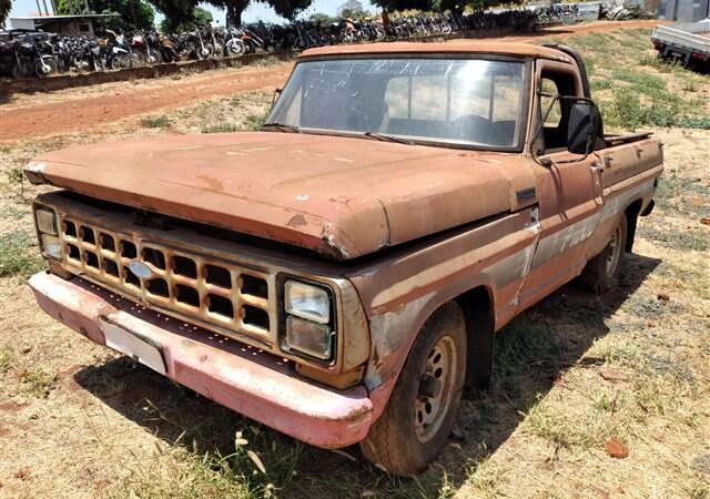 Leilão do Tribunal de Justiça tem Ford F1000 a partir de R$ 400, Carros e motos a partir de 100 Reais