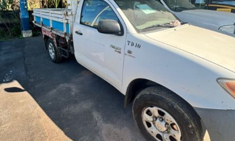 A prefeitura de Blumenal realiza leilão com Toyota Bandeirante a partir de 7 mil Reais, Hilux R$ 19 mil, moto XRE e outros Veículos