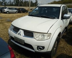 Caminhonetes L200 Triton e Ranger por 11 mil reais e picapes como Strada Saveiro e Montana por R$ 2.800 no Leilão do DER São Paulo