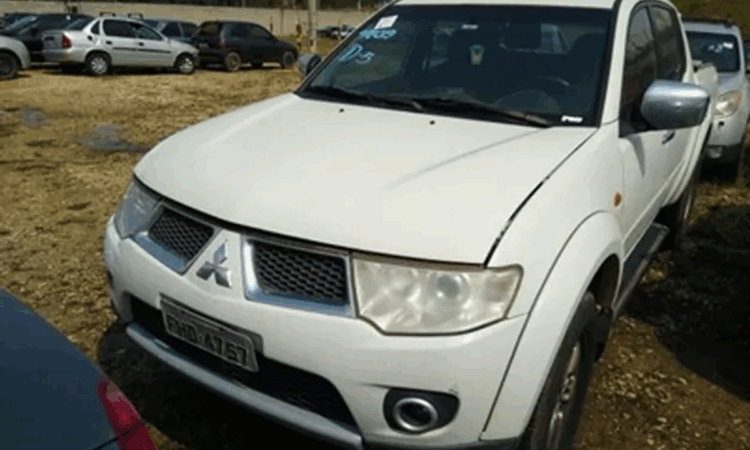Caminhonetes L200 Triton e Ranger por 11 mil reais e picapes como Strada Saveiro e Montana por R$ 2.800 no Leilão do DER São Paulo