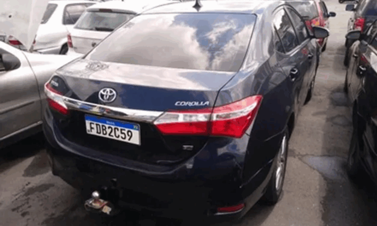 Carros seminovos como Corolla, Etiosc e Civic por 13 mil Reais no Leilão do DER de São Paulo