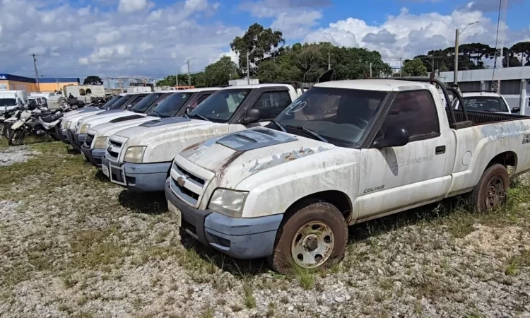 LEILÃO de Frota da SANEPAR tem caminhonete, caminhão e motos