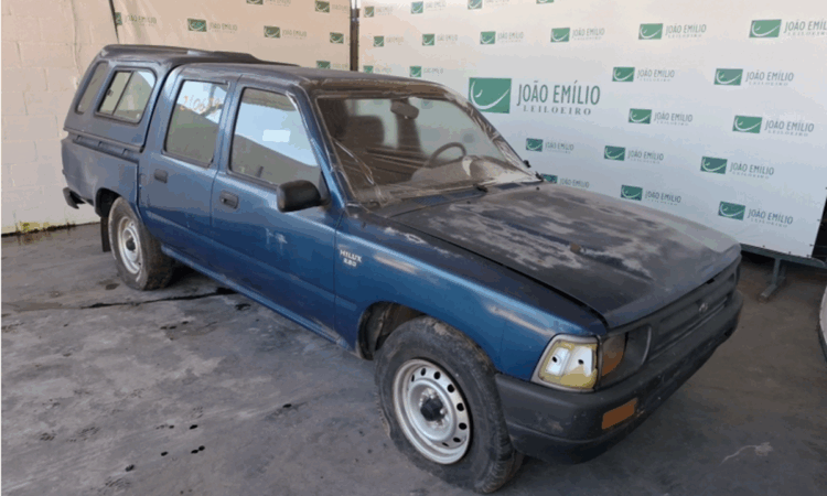 Leilão da Força Aérea tem caminhonete Hilux a partir de R$ 1 mil e Sprinter