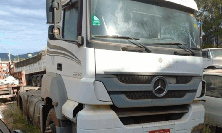 Leilão da PRF tem caminhontes e caminhões a partir de 8 mil reais