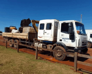 Leilão de Construtora tem Caminhão com Munck, Trator e outros equipamentos