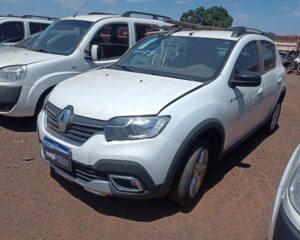 Leilão de Frota do Tribunal de Justiça Carros como Toyota Camry, fiat Doblo e Uno mille