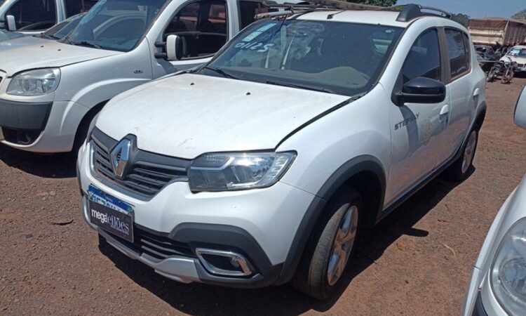 Leilão de Frota do Tribunal de Justiça Carros como Toyota Camry, fiat Doblo e Uno mille