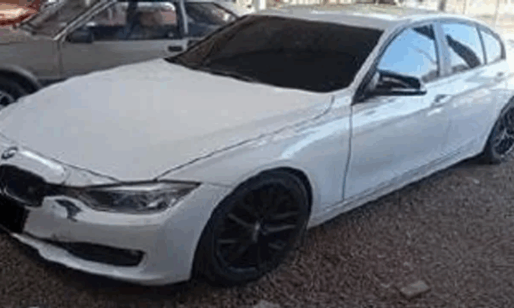 Leilão de Transito tem carros de luxo, popular e clássicos dos anos 90