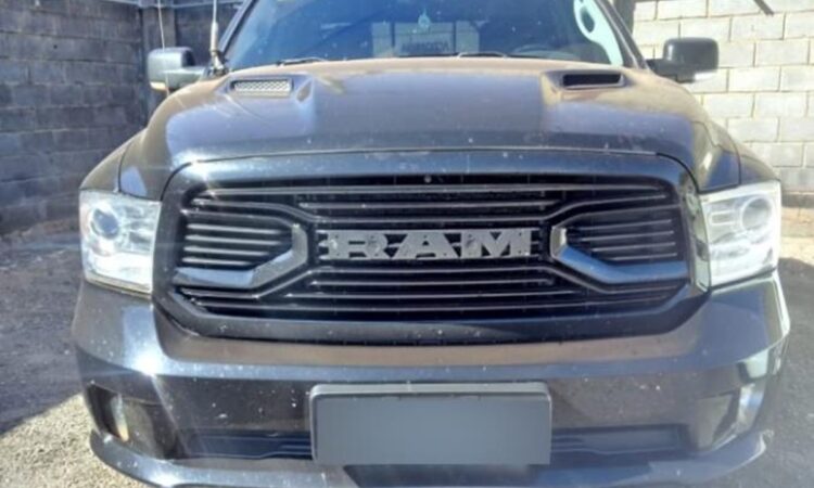 Leilão de apreensões da Polícia Federal tem caminhonete Dodge Ram, carros e motos de luxo com BMW 320I e Ducati