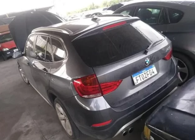 Leilão do DER SP tem carros e SUV de luxo como BMW X1 e Hilux SW4