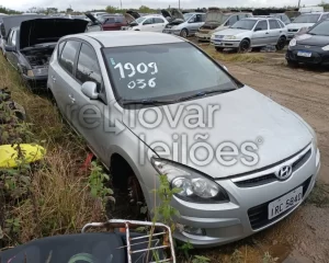 Leilão do DetranRS em Porto Alegre tem mais de 300 veículos com lances a partir de R$ 1 mil