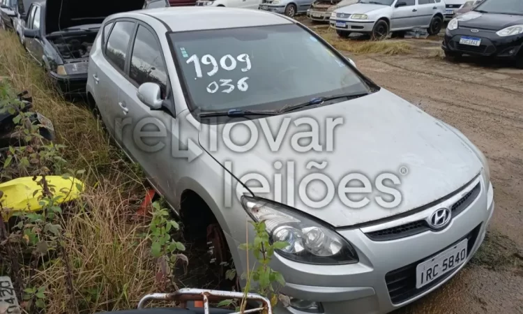 Leilão do DetranRS em Porto Alegre tem mais de 300 veículos com lances a partir de R$ 1 mil