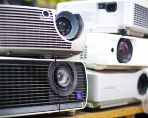 Leilão em SP tem notebooks, celulares e itens raros com lances baixos