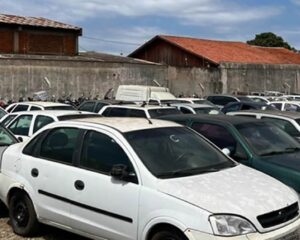 Mais de 100 veículos a partir de R$ 750 serão leiloados em Londrina pela PRF
