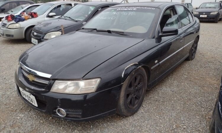 Carros clássicos como Omega CD, Santana, Monza por R$ 1600 no leilão do Detran DF