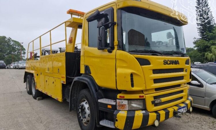 Caminhão com Munck, Reboque e Semirreboque no leilão de frota e veículos retomados de financiamento