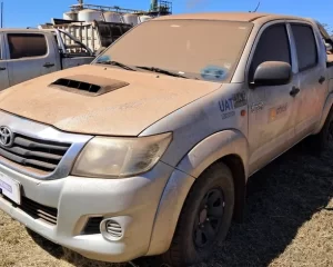Caminhonete Toyota Hilux e Pajero Dakar por 25 mil reais e quadriciclo por 10 mil reais no leilão empresa do Agronegócio