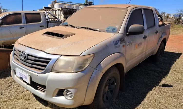 Caminhonete Toyota Hilux e Pajero Dakar por 25 mil reais e quadriciclo por 10 mil reais no leilão empresa do Agronegócio