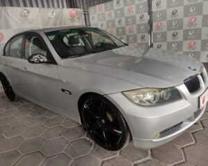 Leilão do TRT oferta lancha, carros de luxo, caminhonetes e itens de grife