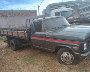 CAMINHÃO FORD F4000 leilão veículos pesados aprendidos da Polícia Federal
