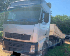 CAMINHÃO VOLVO FH-12 420 6x2T Leilão de Empreiteira oferece caminhões Volvo e Volkswagen