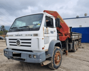 Leilão da empreiteira Andrade Gutierrez tem caminhão Mercedes, Scania e Volkswagen com munck a pata de R$ 100 mil