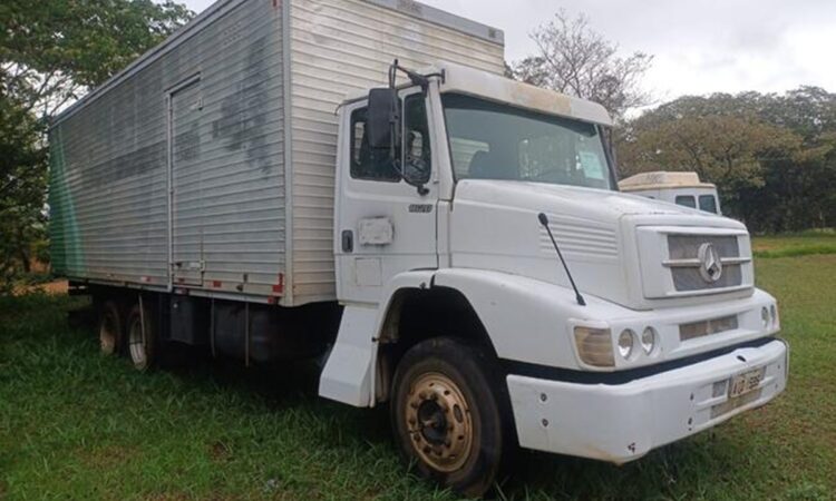 Leilão de Veículos do Governo do Paraná: F-1000, Mercedes-Benz 1620 e Kombi a Partir de R$ 1 Mil!