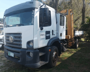 Leilão de caminhões com cabines estendidas e Munck tem preços muito abaixo do mercado