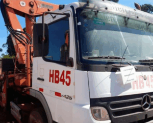 Caminhão Mercedes-Benz com Munck a partir de R$ 4 mil e equipamentos por R$ 150 no leilão da Vale