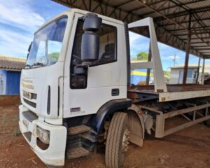 Leilão da Prefeitura do Paraná tem Toyota Bandeirante por R$ 12 mil e caminhão por R$ 8.500