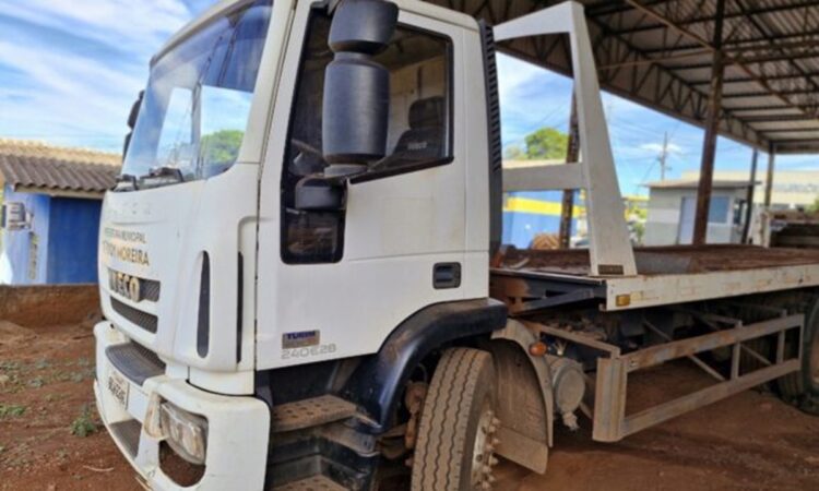 Leilão da Prefeitura do Paraná tem Toyota Bandeirante por R$ 12 mil e caminhão por R$ 8.500