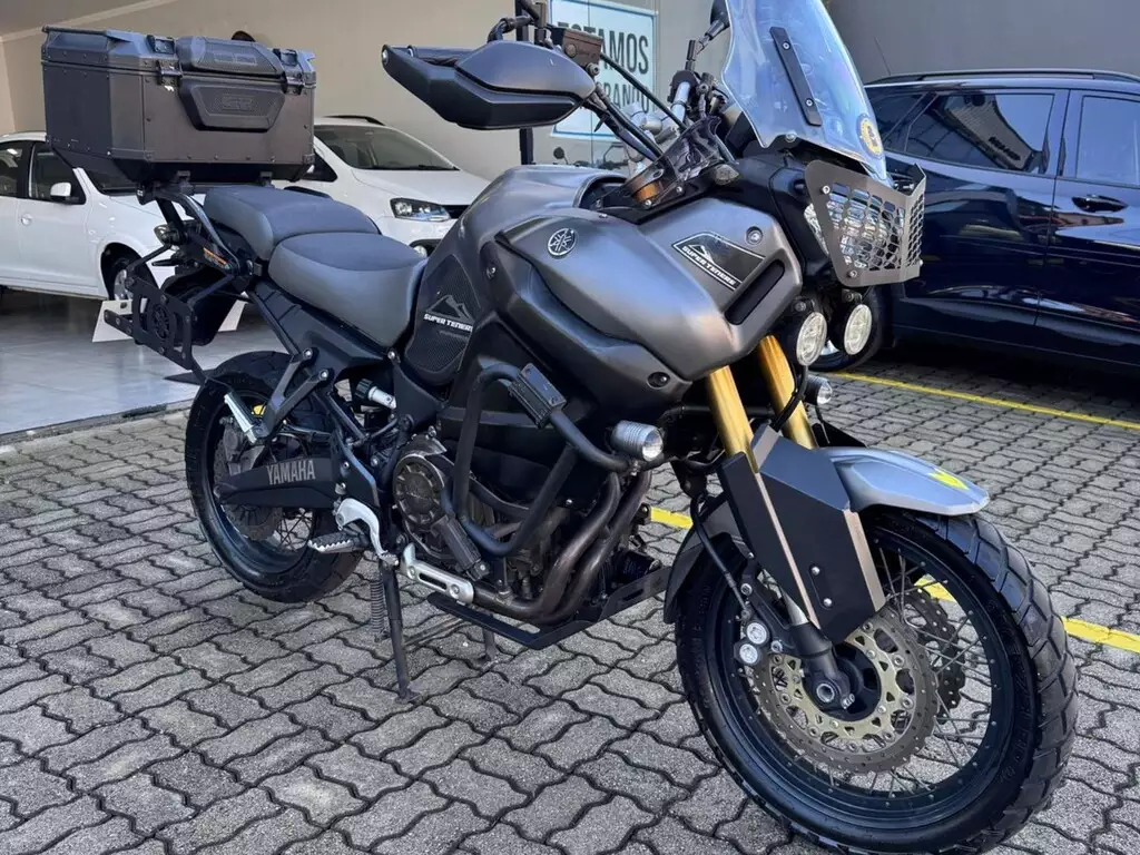 Justiça Leiloa 21 Veículos de Luxo Apreendidos da Máfia do Cigarro: Hilux SW4, Compass, Golf e Jet Ski