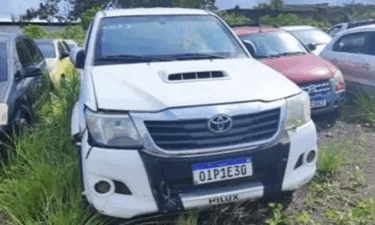 Carro de luxo apreendido em operação contra o Comando Vermelho vai a leilão com lance inicial é de R$ 37 mil