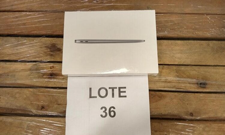 Leilão da Receita Federal em SP tem iPhone por R$ 630 e Honda Civic por R$ 9 mil