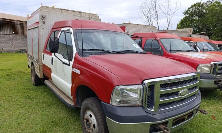 Leilão dos Bombeiros tem Caminhão Mercedes e Ford F4000 por 23 mil reais