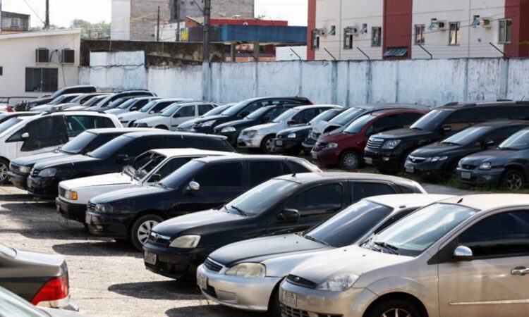 Mais de 600 carros e motos serão leiloados com lances a partir de R$ 0,25