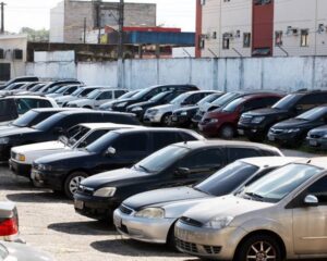 Mais de 600 carros e motos serão leiloados com lances a partir de R$ 0,25