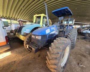 Prefeitura abre leilão com caminhão F4000, trator, Kombi e carros