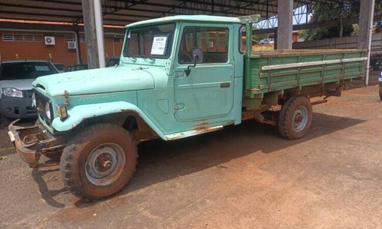 Leilão de Frota do Governo do Paraná: Toyota Bandeirante por R$ 19,9 Mil e Caminhonetes a Partir de R$ 5,5 Mil