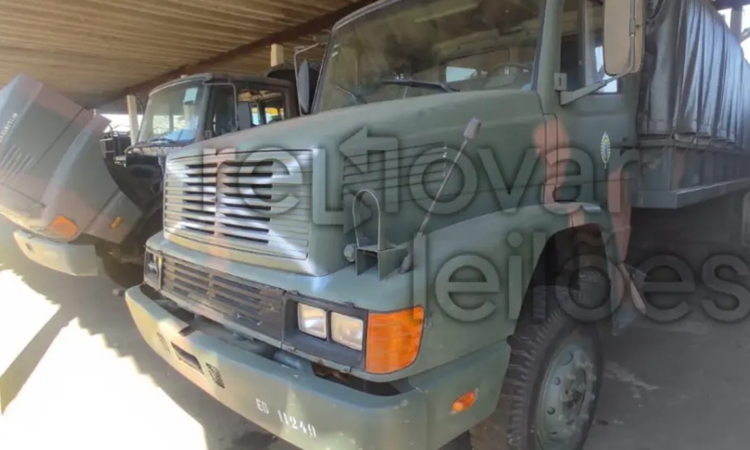 CAMINHÃO M.BENZ LA 1418 51 5T 4X4 Leilão de Frota do Exercito Brasileiro tem caminhão 4x4 militar
